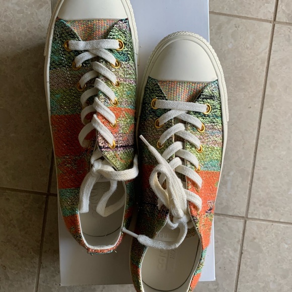 CONVERSE CHUCK TAYLOR. One-of-a-kind. Custom-designed. - Picture 3 of 13